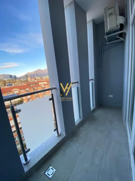 Tirane, jepet me qera zyre Kati 6, 72 m² 720 € (KOMUNA E PARISIT)