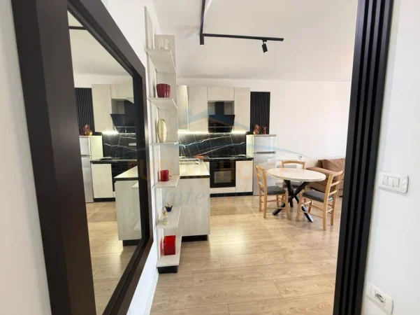 Tirane, jepet me qera apartament 1+1, Kati 4, 63 m² 500 € (Ali Demi)