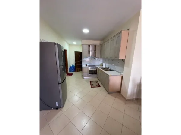 Tirane, jepet me qera apartament 2+1 Kati 6, 90 m² 650 € (Rruga e Dibrës,)