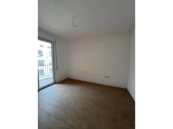 Tirane, shitet apartament 2+1+2+Post Parkimi+2 Ballkon Kati 5, 91 m² 265.000 € (Ish Parku i Autobuzave)