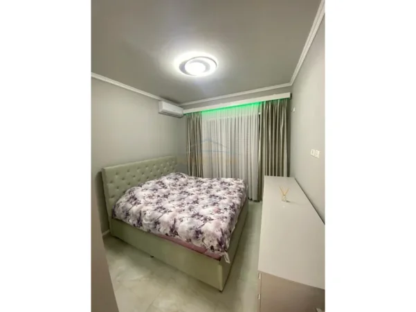 Vlore, shitet apartament 2+1+Ballkon Kati 8, 108 m² 165.000 € (Trasballkanike)