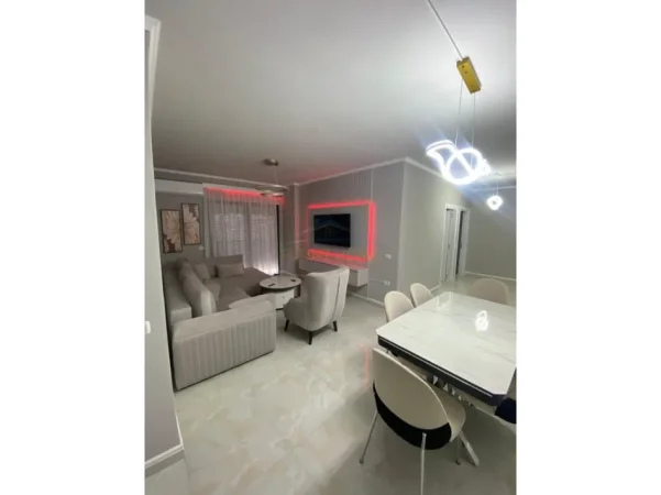 Vlore, shitet apartament 2+1+Ballkon Kati 8, 108 m² 165.000 € (Trasballkanike)