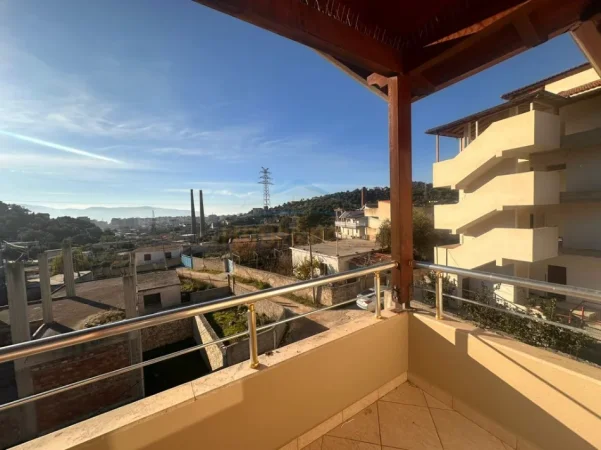 Vlore, jepet me qera Vile Kati 3, 315 m² 760 € (Fabrika e Cimentos)