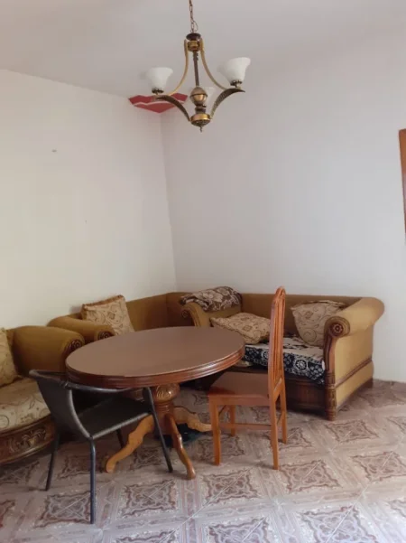 Tirane, jap me qera Vile 2+1+Ballkon Kati 2, 120 m² 600 € (Rruga Bardhyl)