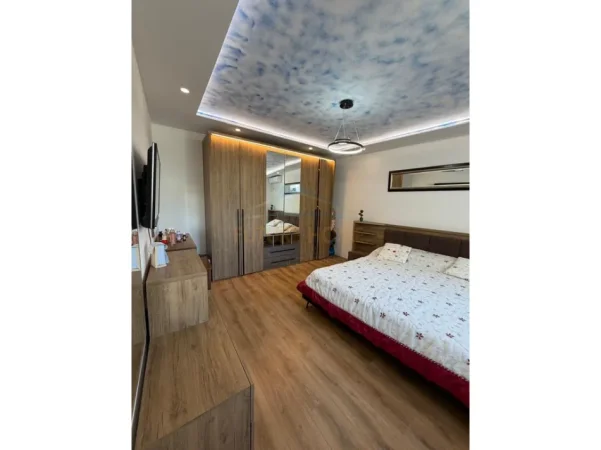 Tirane, shitet shtepi 3+1+Ballkon , 160 m² 220.000 € (PORCELAN)