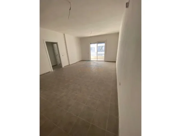 Vlore, shitet apartament 2+1+Ballkon Kati 5, 106 m² 218.400 € (Lungomare)
