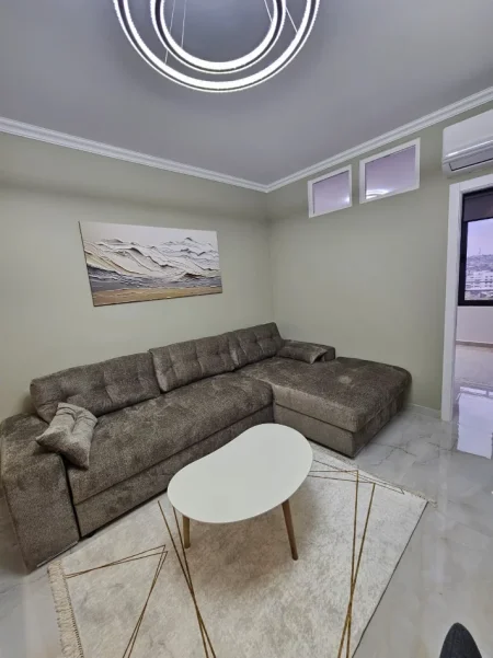 Tirane, jepet me qera apartament 1+1 Kati 8, (5 MAJI)