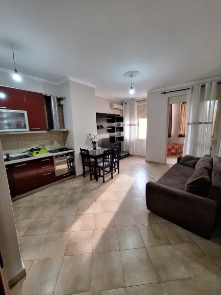 Shqiperi, jepet me qera apartament 2+1+Ballkon Kati 4, 64 m² 550 € (Kristal Center)