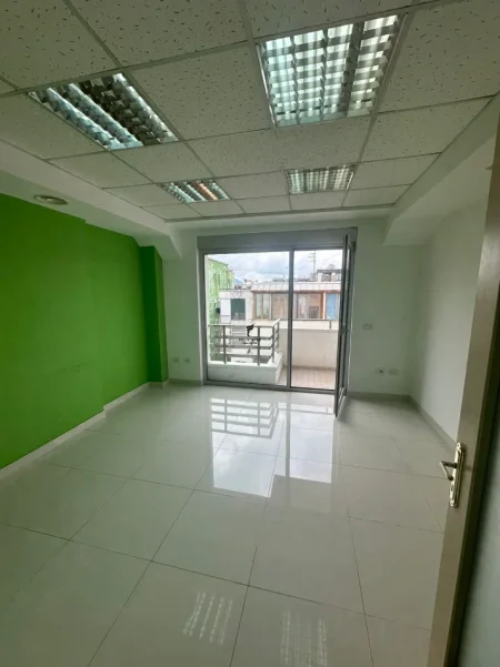 Tirane, jepet me qera zyre Kati 11, 145 m² 2.620 € (BLLOK)