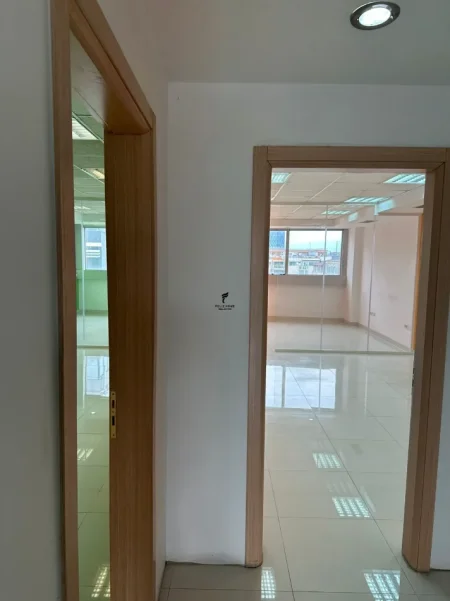 Tirane, jepet me qera zyre Kati 11, 145 m² 2.620 € (BLLOK)
