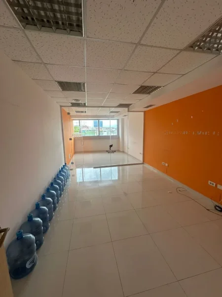 Tirane, jepet me qera zyre Kati 11, 145 m² 2.620 € (BLLOK)