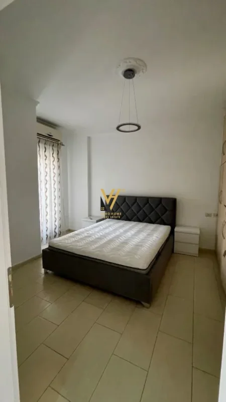 Tirane, jepet me qera apartament 1+1+Ballkon Kati 4, 70 m² 800 € (RRUGA HIM KOLLI)