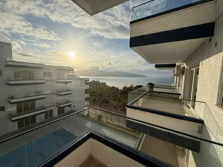 Vlore, jepet me qera apartament 1+1 , 75 m² 800 € (Uji i Ftohte)
