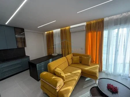 Vlore, jepet me qera apartament 1+1 , 75 m² 800 € (Uji i Ftohte)