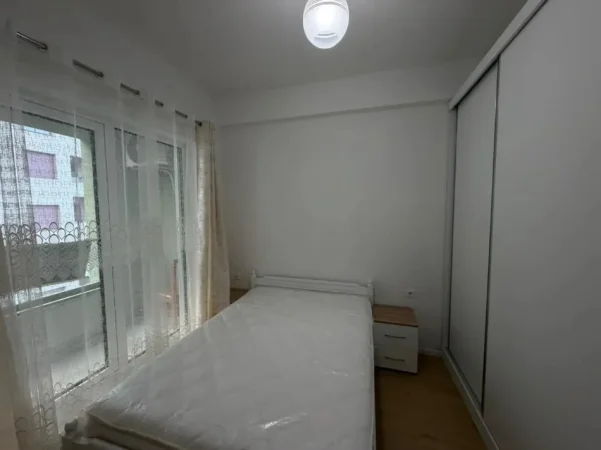 Tirane, jepet me qera apartament 1+1 Kati 5, 350 € (Ali Demi)