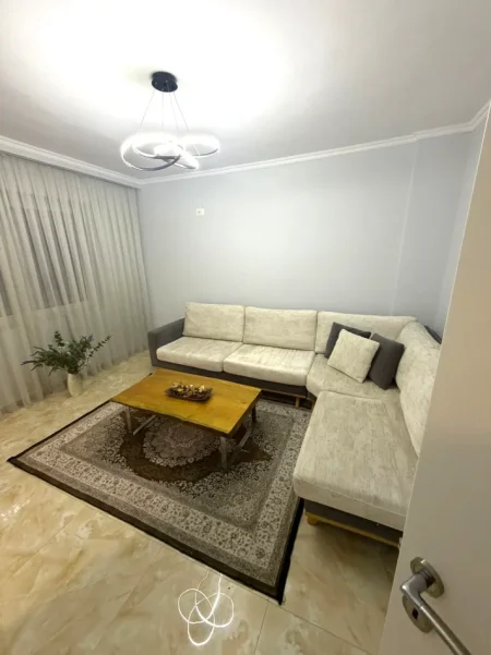 🏡 Jepet me Qera Apartament 1+1 tek Irfan Tomini, te Pallati me Shigjeta,   500 mije leke