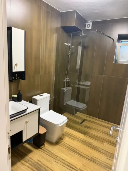 🏡 Jepet me Qera Apartament 1+1 tek Irfan Tomini, te Pallati me Shigjeta,   500 mije leke
