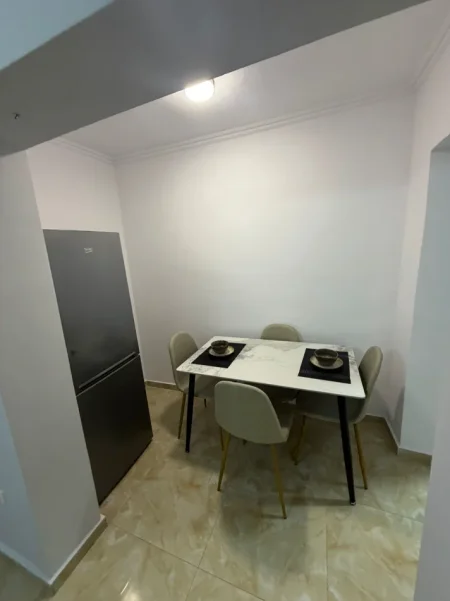 🏡 Jepet me Qera Apartament 1+1 tek Irfan Tomini, te Pallati me Shigjeta,   500 mije leke