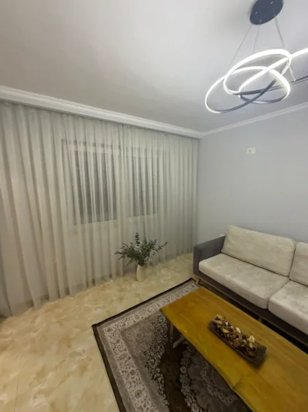 🏡 Jepet me Qera Apartament 1+1 tek Irfan Tomini, te Pallati me Shigjeta,   500 mije leke