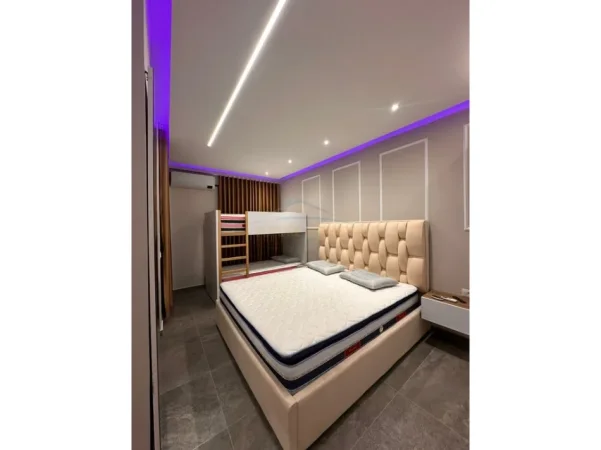 Vlore, jepet me qera apartament 1+1 Kati 2, 70 m² 500 € (Uji i Ftohte)