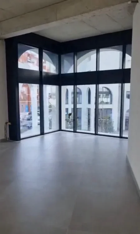 Tirane, jepet me qera Kati 1, 177 m² 2.150 € (ISH FUSHA E AVIACIONIT)