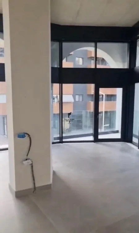 Tirane, jepet me qera Kati 1, 177 m² 2.150 € (ISH FUSHA E AVIACIONIT)