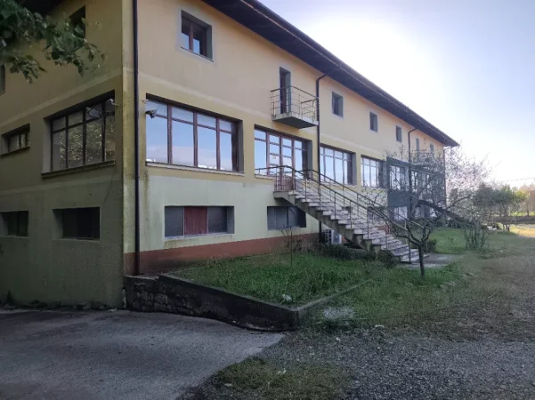 Shkoder, shitet ambjent biznesi Kati 3, 3.000 m² 700.000 € 