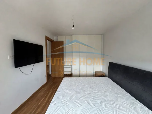 Tirane, jepet me qera apartament 1+1+Ballkon Kati 10, 80 m² 1.000 € (Bllok)