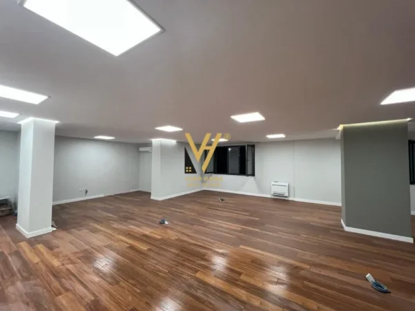Tirane, jepet me qera zyre Kati 1, 150 m² 1.600 € (SHALLVARET)
