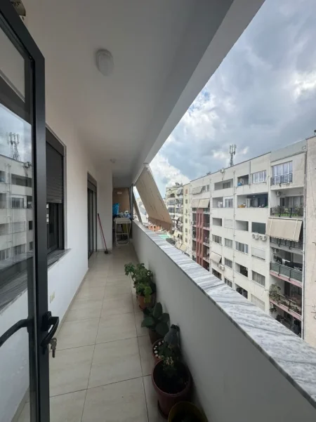 Tirane, jepet me qera apartament 2+1 Kati 7, 112 m² 600 € (MILTO SOTIR GURA)