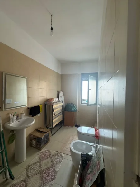 Tirane, jepet me qera apartament 2+1 Kati 7, 112 m² 600 € (MILTO SOTIR GURA)