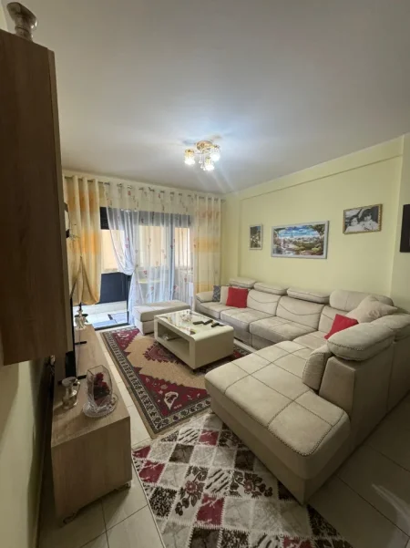 Tirane, jepet me qera apartament 2+1 Kati 7, 112 m² 600 € (MILTO SOTIR GURA)