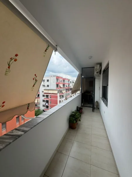 Tirane, jepet me qera apartament 2+1 Kati 7, 112 m² 600 € (MILTO SOTIR GURA)