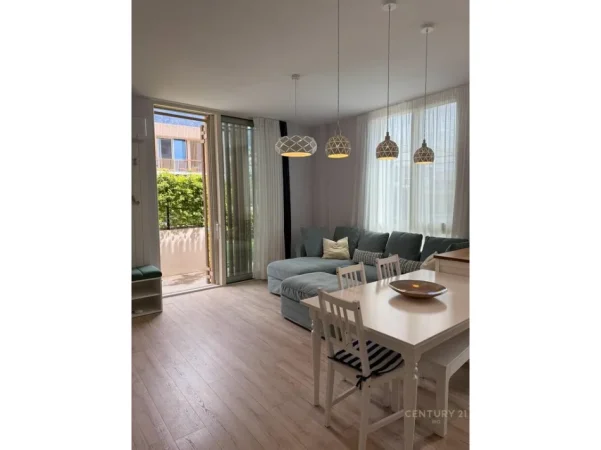 Shqiperi, shitet apartament 2+1 Kati 1, 650.000 € (DHERMI)