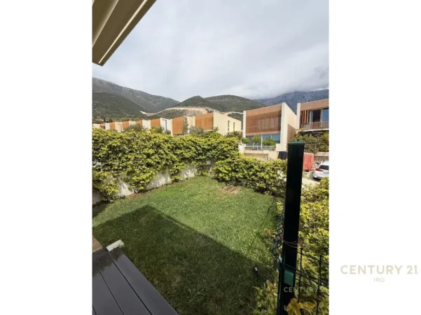 Shqiperi, shitet apartament 2+1 Kati 1, 650.000 € (DHERMI)