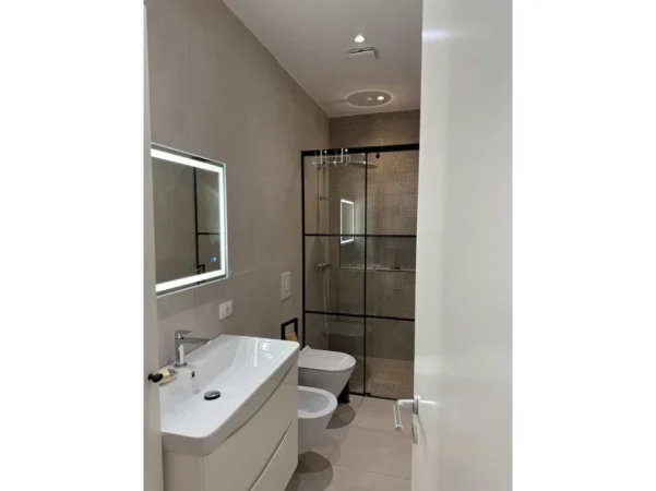 Shqiperi, shitet apartament 2+1 Kati 1, 650.000 € (DHERMI)
