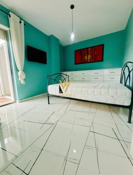 Tirane, jepet me qera apartament 2+1+Ballkon Kati 4, 137 m² 1.200 € (LIQENI I THATE)