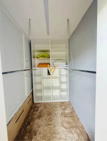 Tirane, jepet me qera apartament 2+1+Ballkon Kati 4, 137 m² 1.200 € (LIQENI I THATE)