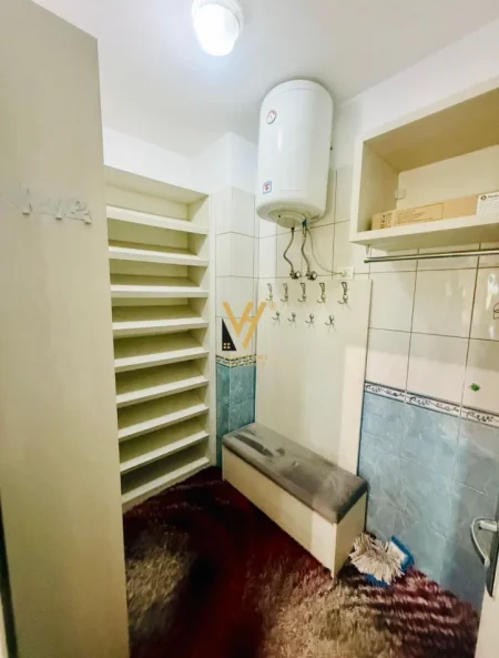 Tirane, jepet me qera apartament 2+1+Ballkon Kati 4, 137 m² 1.200 € (LIQENI I THATE)