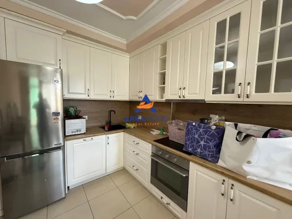 Tirane, jepet me qera apartament 2+1+Ballkon Kati 4, 89 m² 750 € 