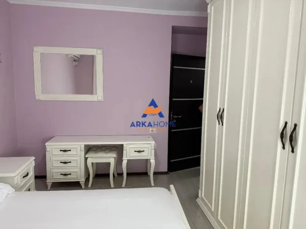Tirane, jepet me qera apartament 2+1+Ballkon Kati 4, 89 m² 750 € 