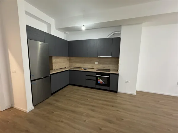 Tirane, jepet me qera zyre Kati 7, 60 m² 300 € (PASHO HYSA)