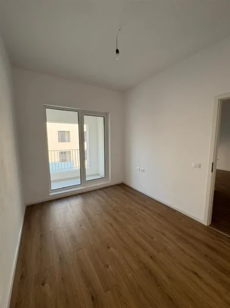 Tirane, jepet me qera zyre Kati 7, 60 m² 300 € (PASHO HYSA)