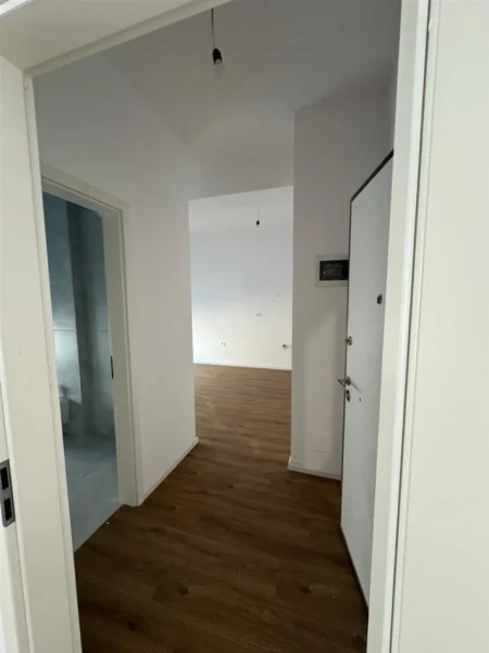 Tirane, jepet me qera zyre Kati 7, 60 m² 300 € (PASHO HYSA)
