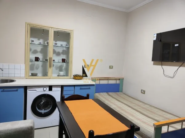 Tirane, jepet me qera garsonier Kati 0, 28 m² 300 € (MEDRESEJA)