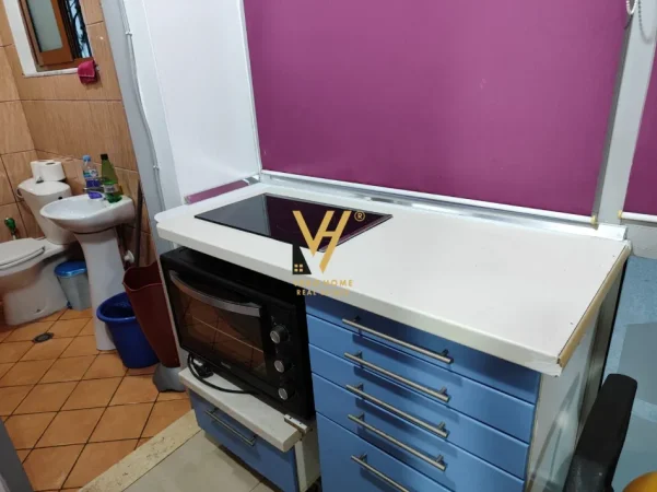 Tirane, jepet me qera garsonier Kati 0, 28 m² 300 € (MEDRESEJA)