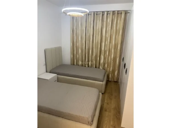 Tirane, jepet me qera apartament 2+1 Kati 2, 102 m² 700 € (PORCELAN)