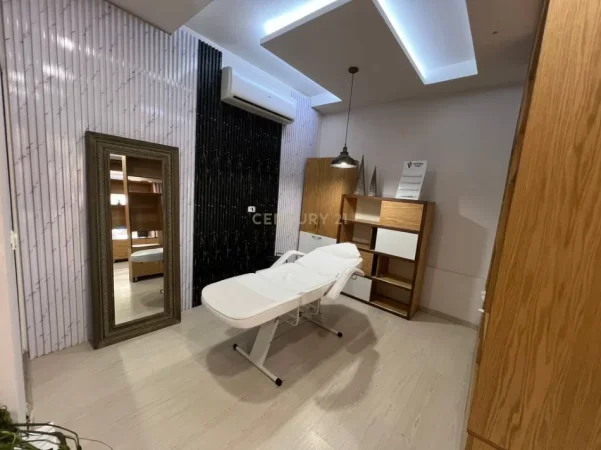 Shqiperi, jepet me qera ambjent biznesi Kati 0, 60 m² 800 € (Pallati me Shigjeta)
