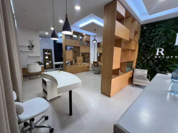 Shqiperi, jepet me qera ambjent biznesi Kati 0, 60 m² 800 € (Pallati me Shigjeta)