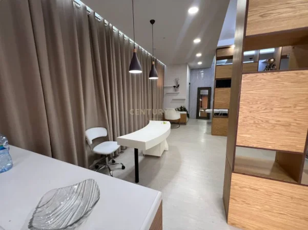 Shqiperi, jepet me qera ambjent biznesi Kati 0, 60 m² 800 € (Pallati me Shigjeta)